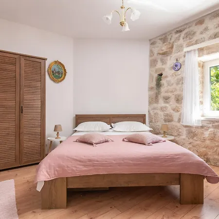 Villa Ole Mediterranean Stone With Pool Jesenice (Split-Dalmatia)