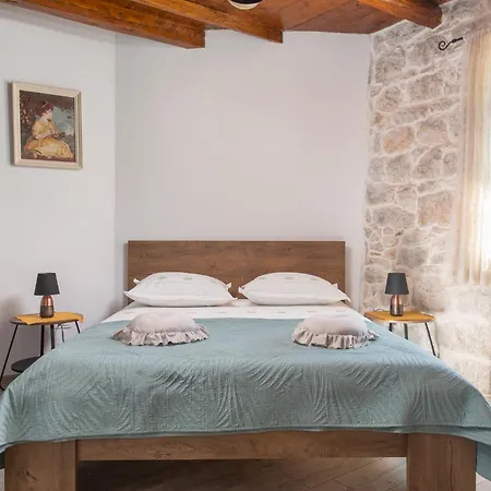 Ole Mediterranean Stone With Pool * Jesenice (Split-Dalmatia)