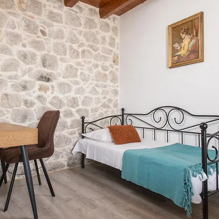 Villa Ole Mediterranean Stone With Pool Jesenice (Split-Dalmatia)