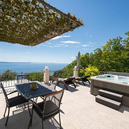 Villa Ole Mediterranean Stone With Pool Jesenice (Split-Dalmatia)