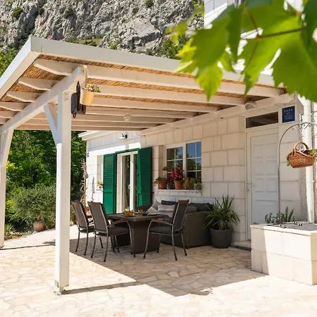 Ole Mediterranean Stone With Pool * Jesenice (Split-Dalmatia)
